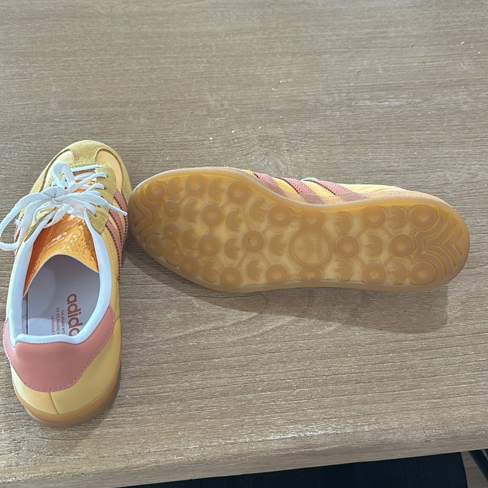 Fits sz 8 Adidas Gazelle Indoor Sneaker in Spark Wonder / Clay - Picture 3 of 5